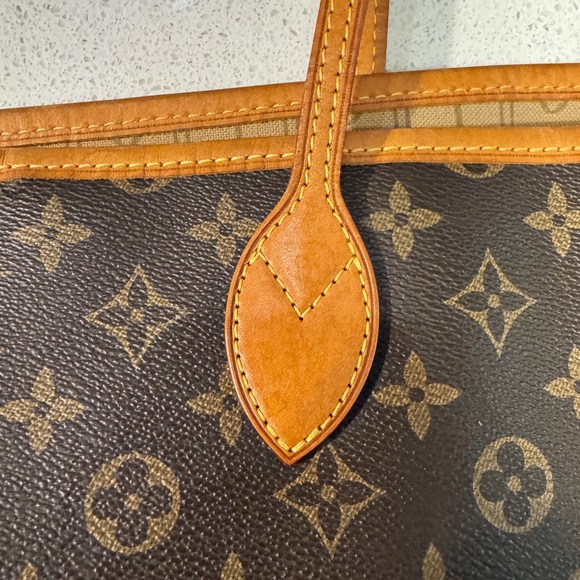 Authentic Louis Vuitton Neverfull GM - Picture 9 of 17